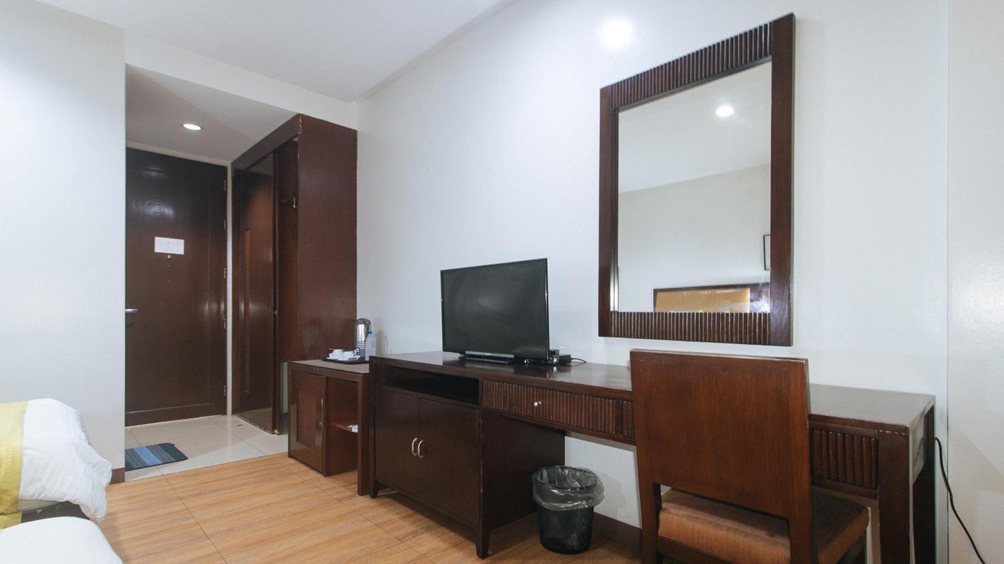Bliss Hotel San Fernando Pampanga City Exterior photo