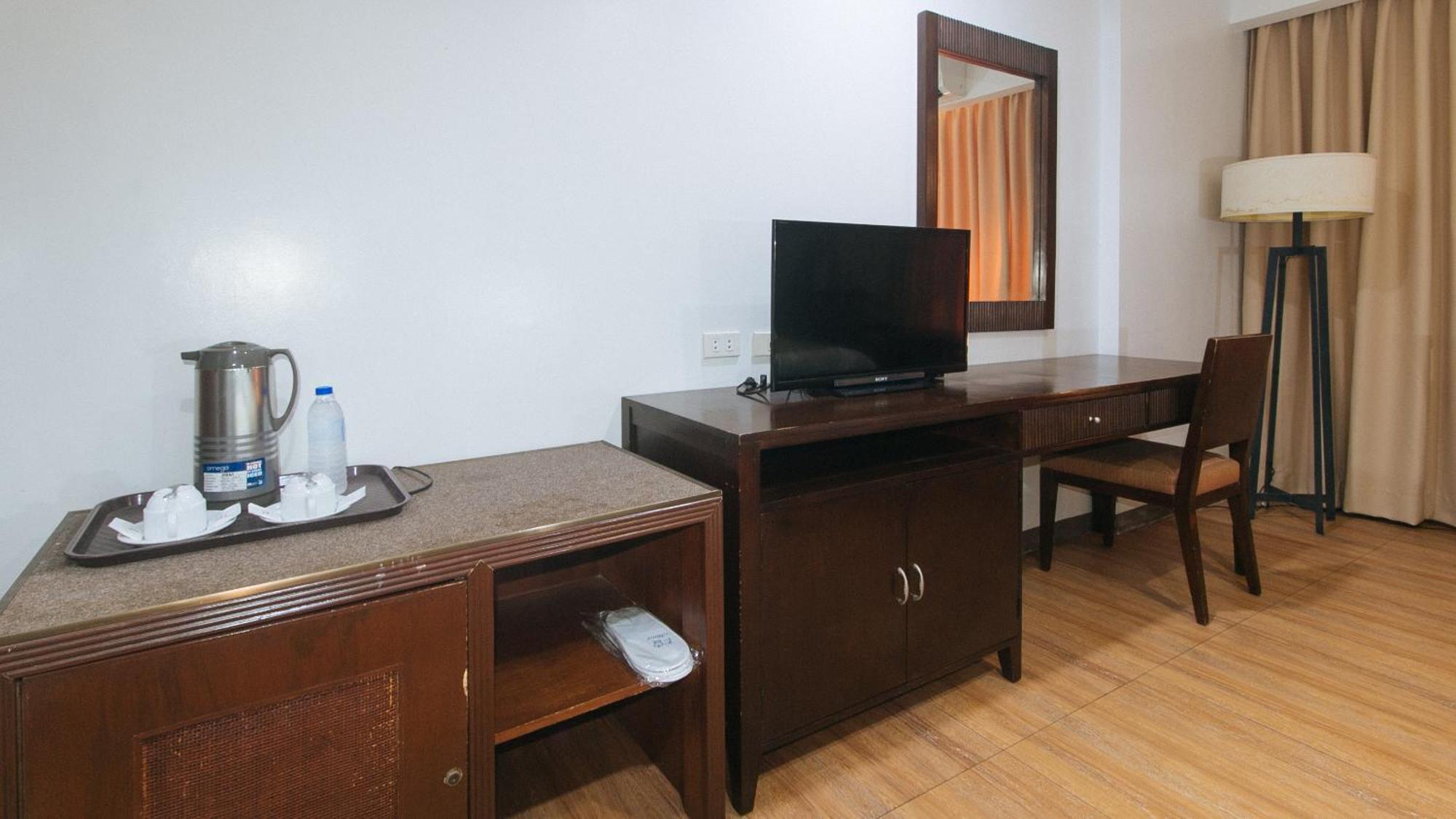 Bliss Hotel San Fernando Pampanga City Exterior photo