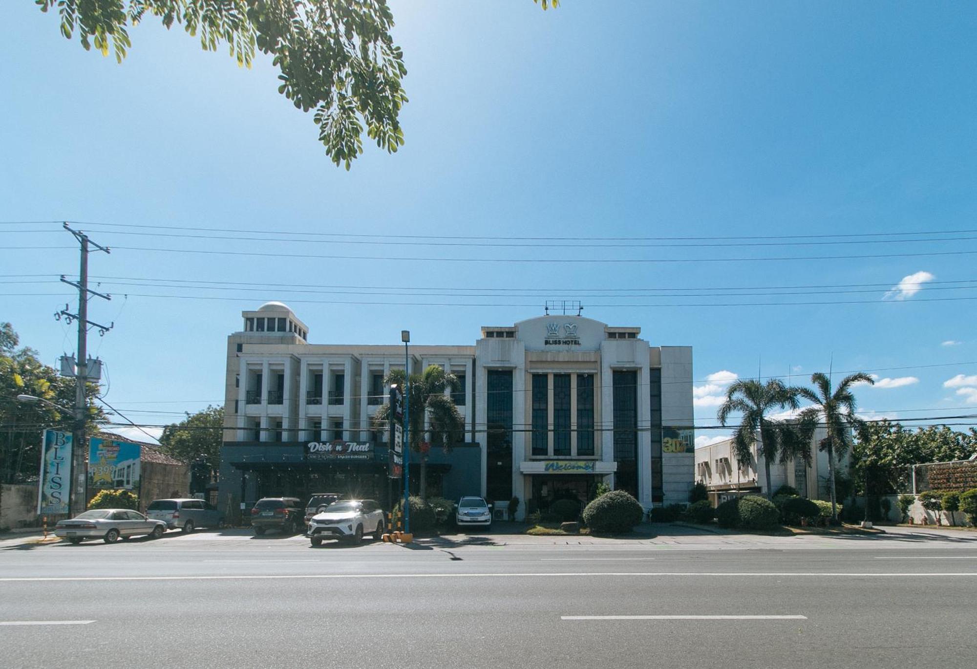 Bliss Hotel San Fernando Pampanga City Exterior photo
