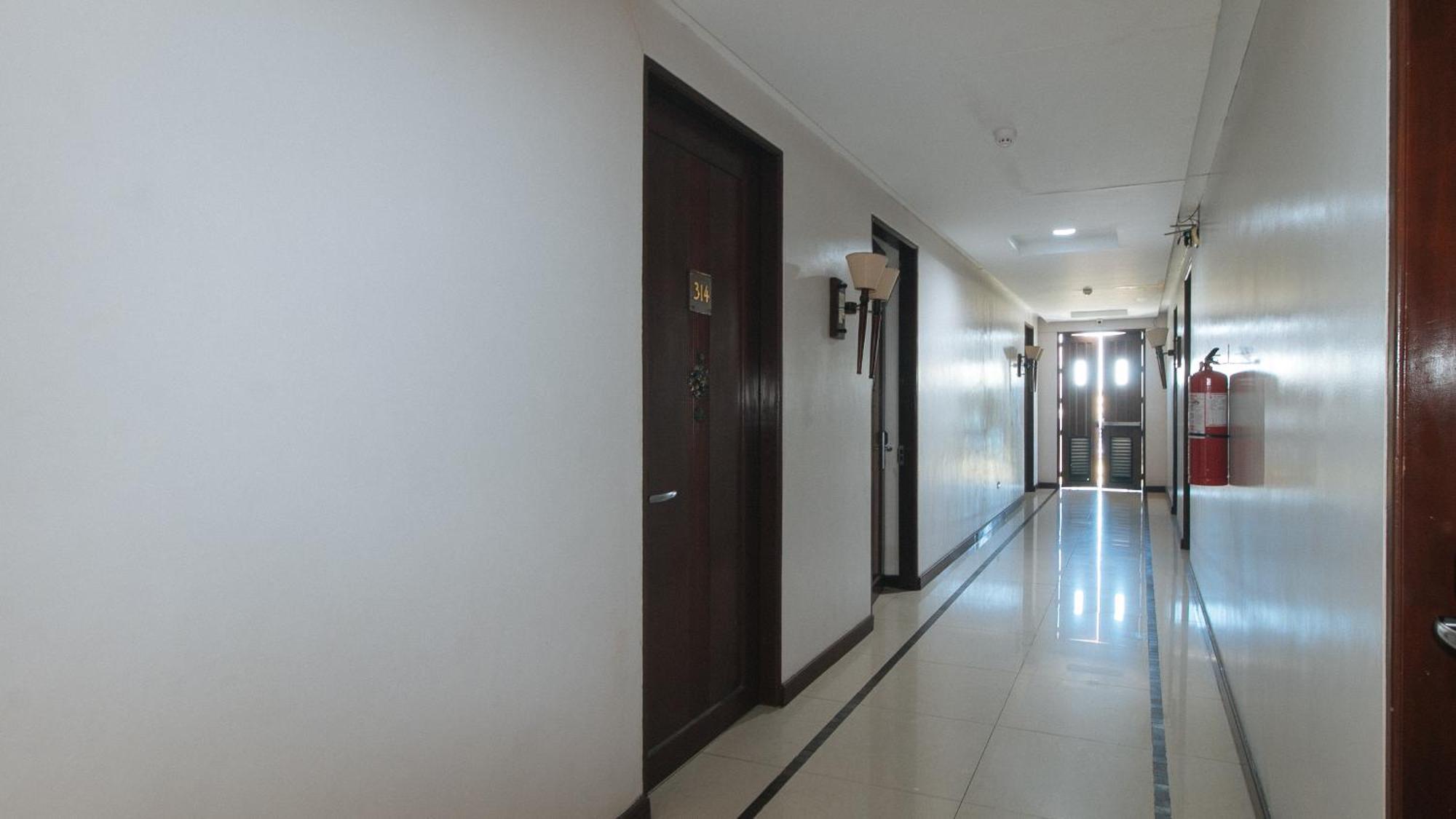 Bliss Hotel San Fernando Pampanga City Exterior photo